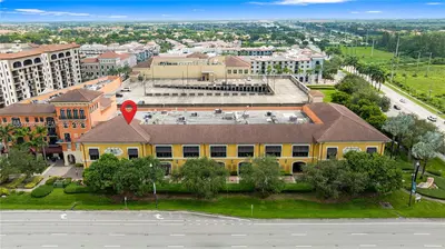 Turnkey Restaurant with Prime Shopping Center Location