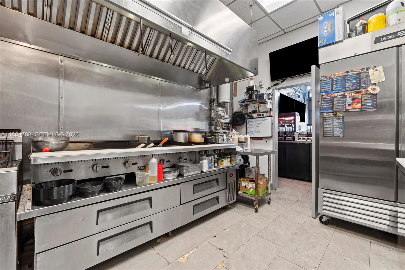 Turnkey Restaurant with Prime Shopping Center Location