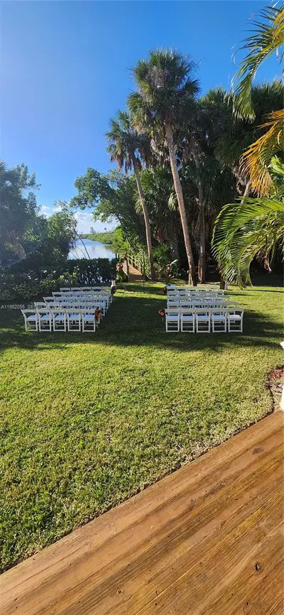 Premier Waterfront Bed  Breakfast and Special Events Venue