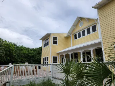 Premier Waterfront Bed  Breakfast and Special Events Venue