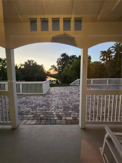 Premier Waterfront Bed  Breakfast and Special Events Venue