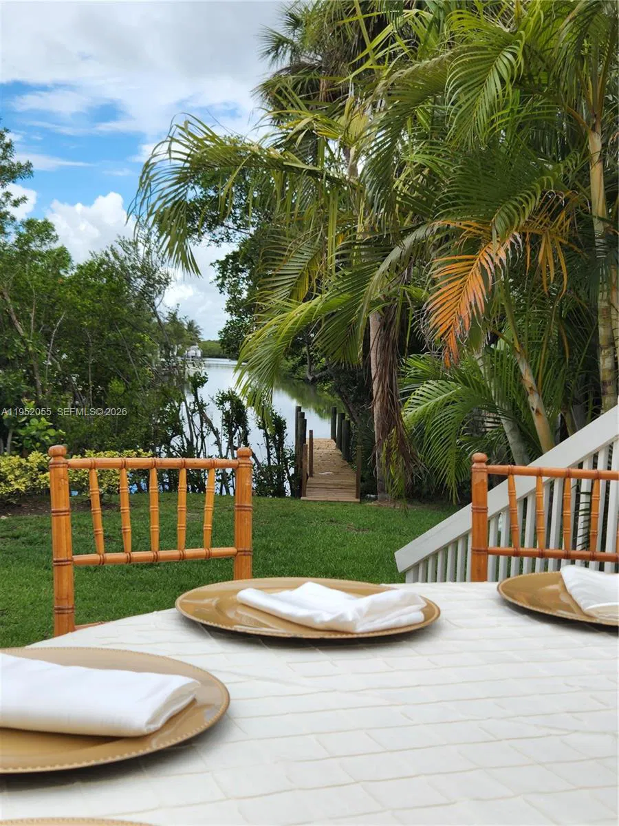 Premier Waterfront Bed  Breakfast and Special Events Venue