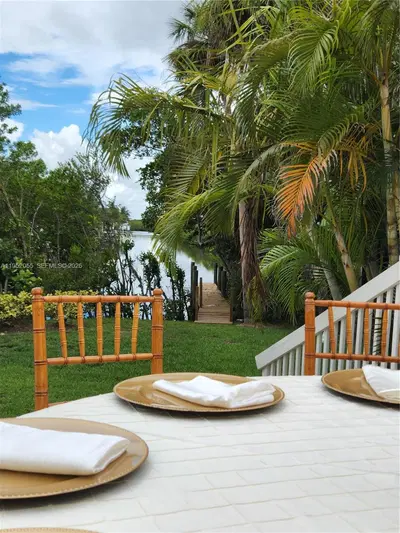 Premier Waterfront Bed  Breakfast and Special Events Venue