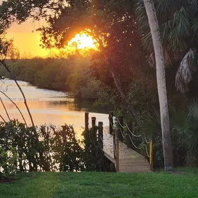 Premier Waterfront Bed  Breakfast and Special Events Venue