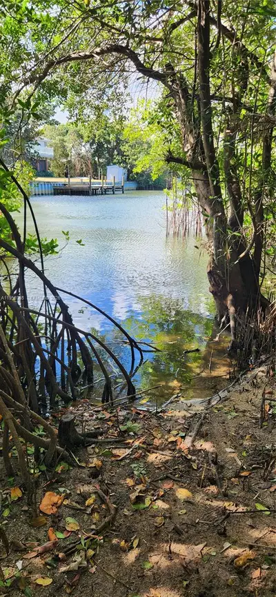 Premier Waterfront Bed  Breakfast and Special Events Venue