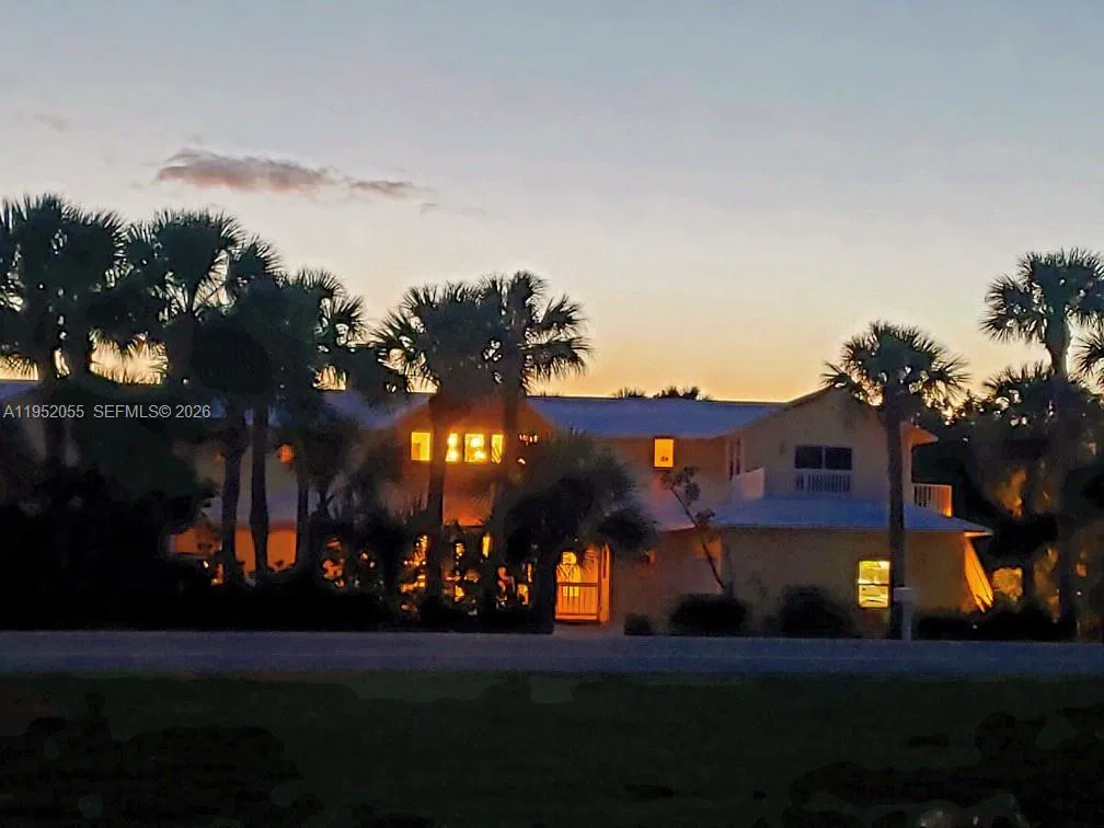 Premier Waterfront Bed  Breakfast and Special Events Venue