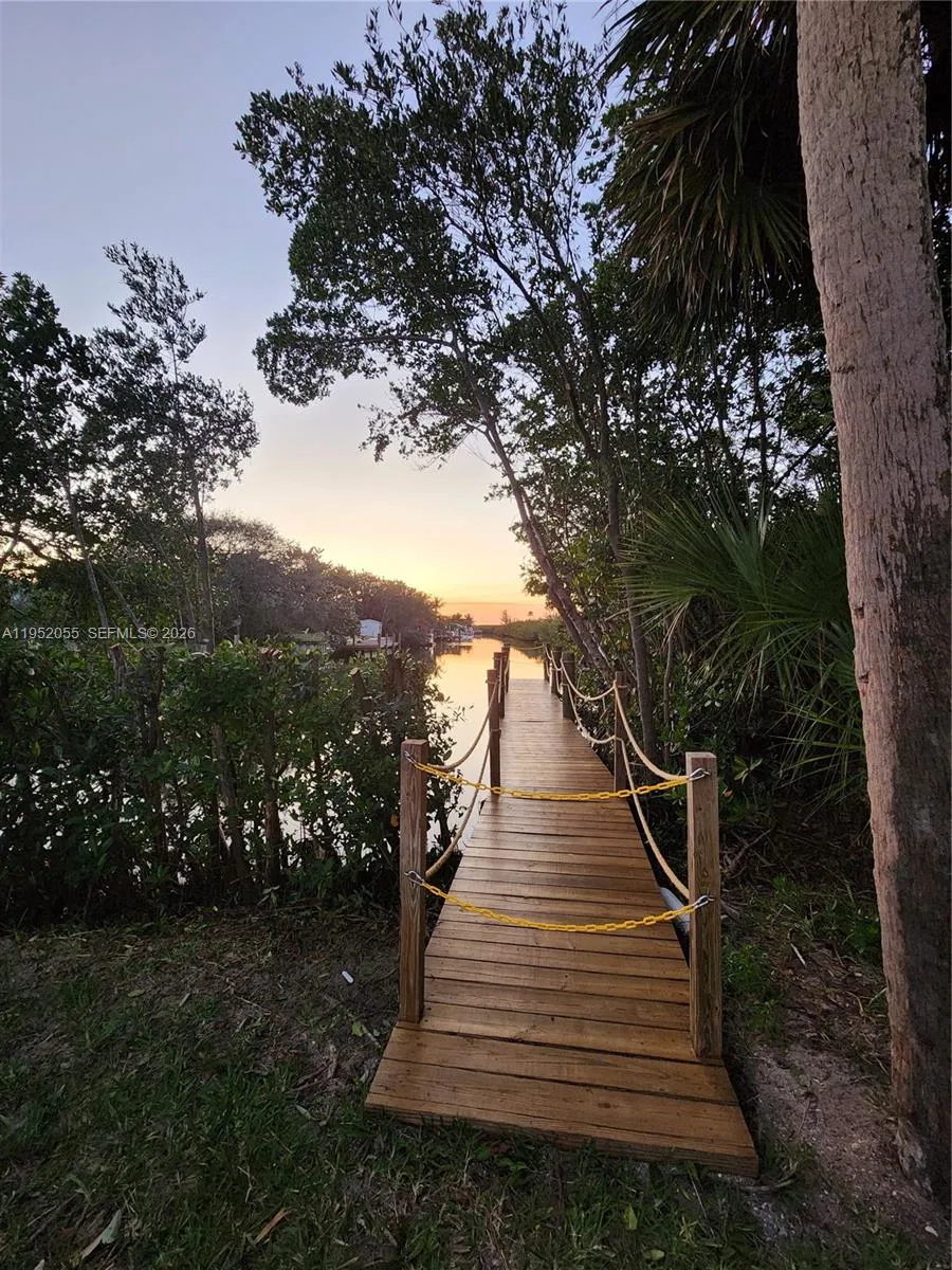 Premier Waterfront Bed  Breakfast and Special Events Venue