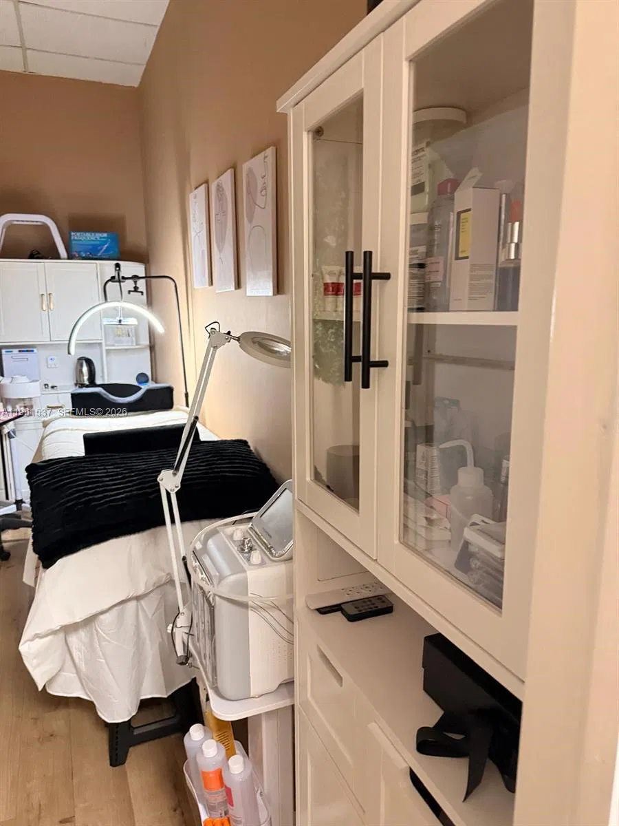 Established Beauty Salon with Strong Lease Terms