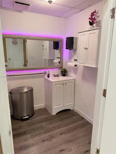 Established Beauty Salon with Strong Lease Terms