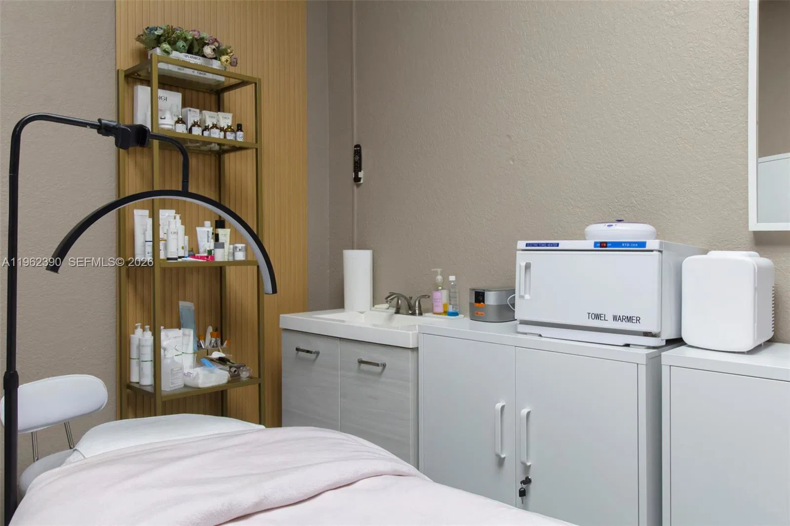 Profitable Beauty Salon with an Exceptionally Affordable Lease