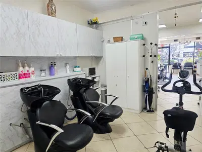 Established Beauty Salon with Loyal Clientele