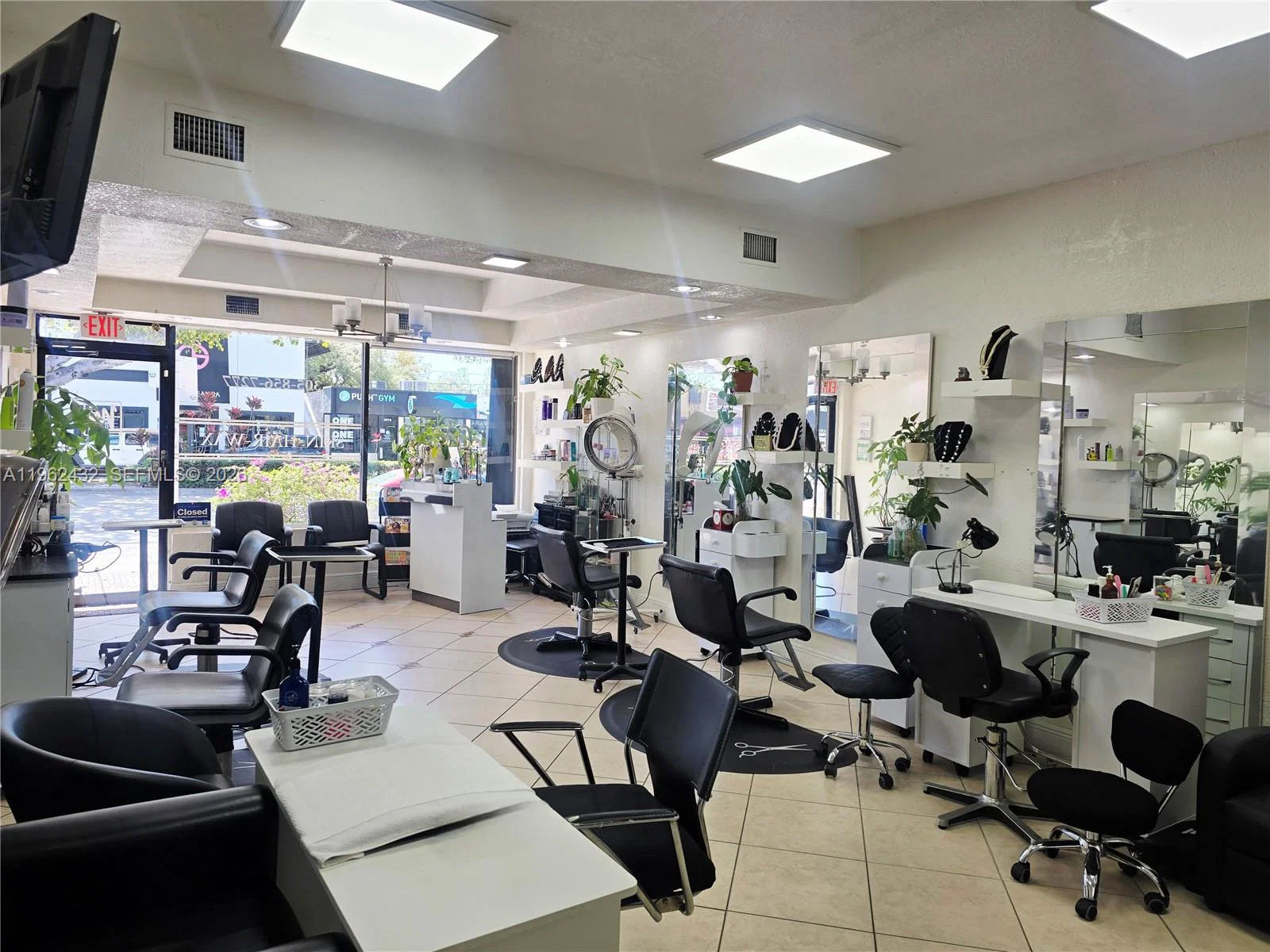 Established Beauty Salon with Loyal Clientele