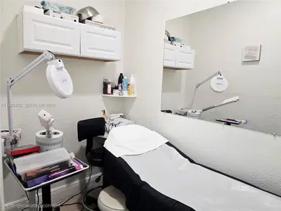 Established Beauty Salon with Loyal Clientele