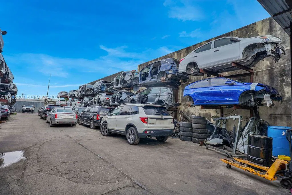 Turnkey Salvage Yard with Robust Online Sales