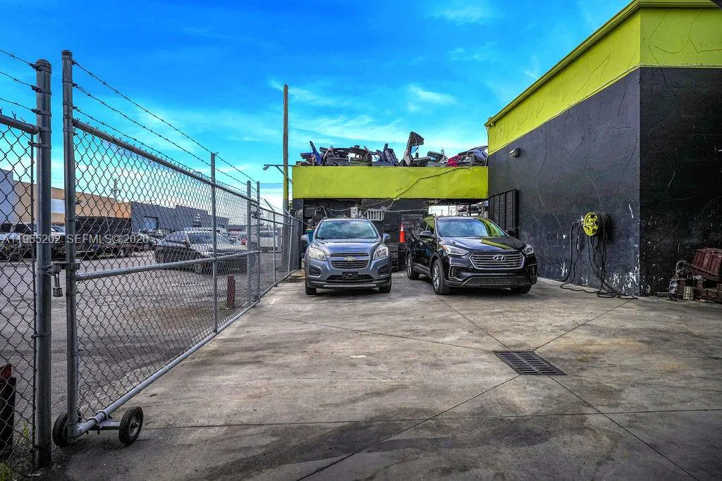 Turnkey Salvage Yard with Robust Online Sales