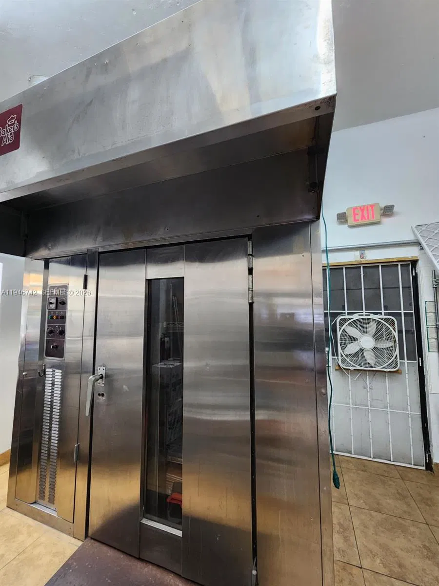 Turnkey Bakery Restaurant with Prime Location