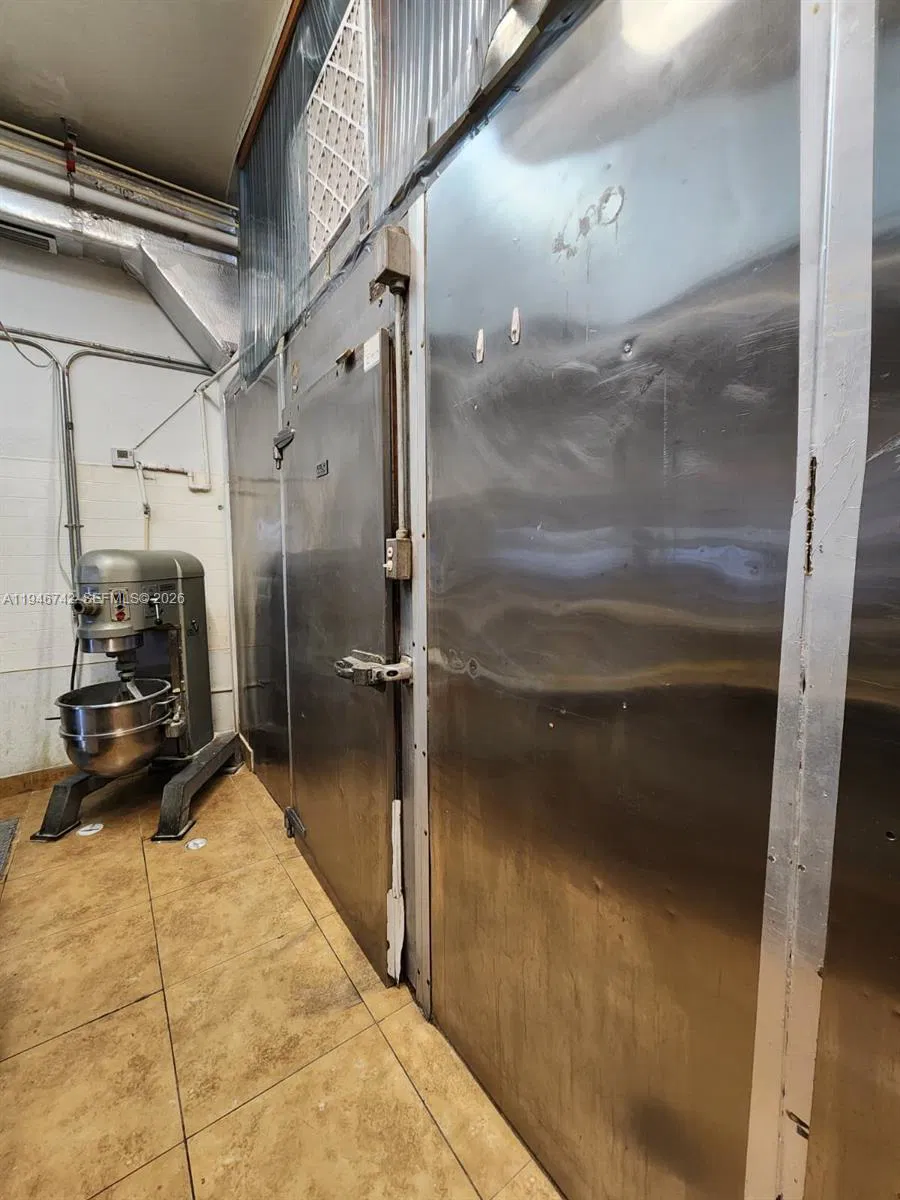 Turnkey Bakery Restaurant with Prime Location