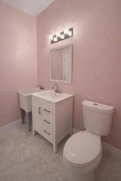 Profitable Retail Smoke Shop with High Visibility