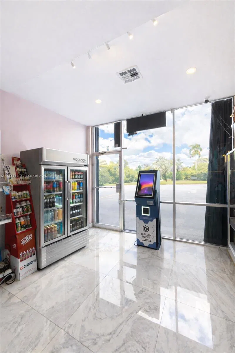 Profitable Retail Smoke Shop with High Visibility