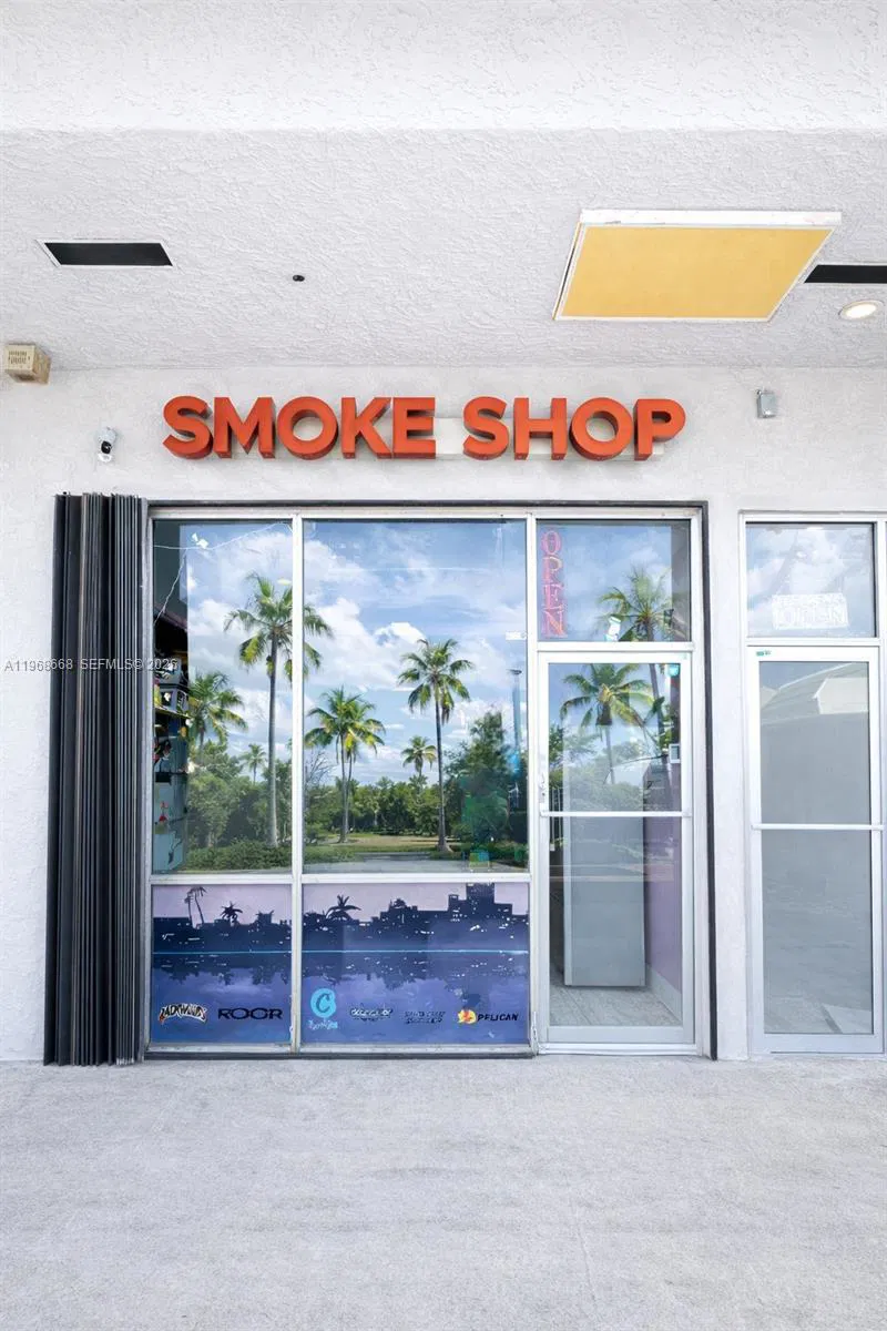 Profitable Retail Smoke Shop with High Visibility