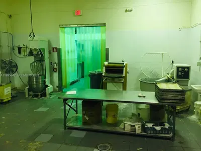 Established Wholesale Latin Bakery with Industrialized Processes