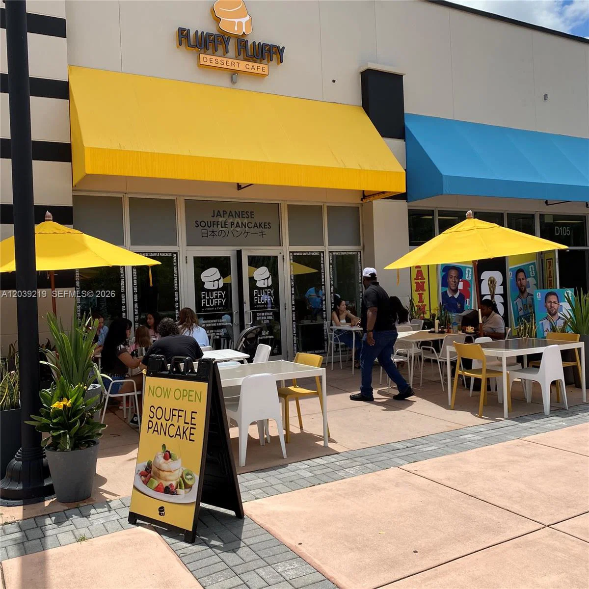 Thriving Japanese Souffl Pancake Cafe with High Monthly Sales