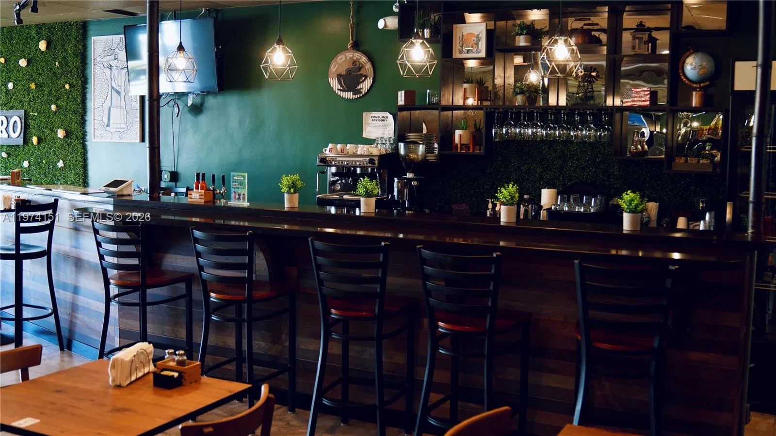 Established Restaurant with High Visibility and Loyal Clientele