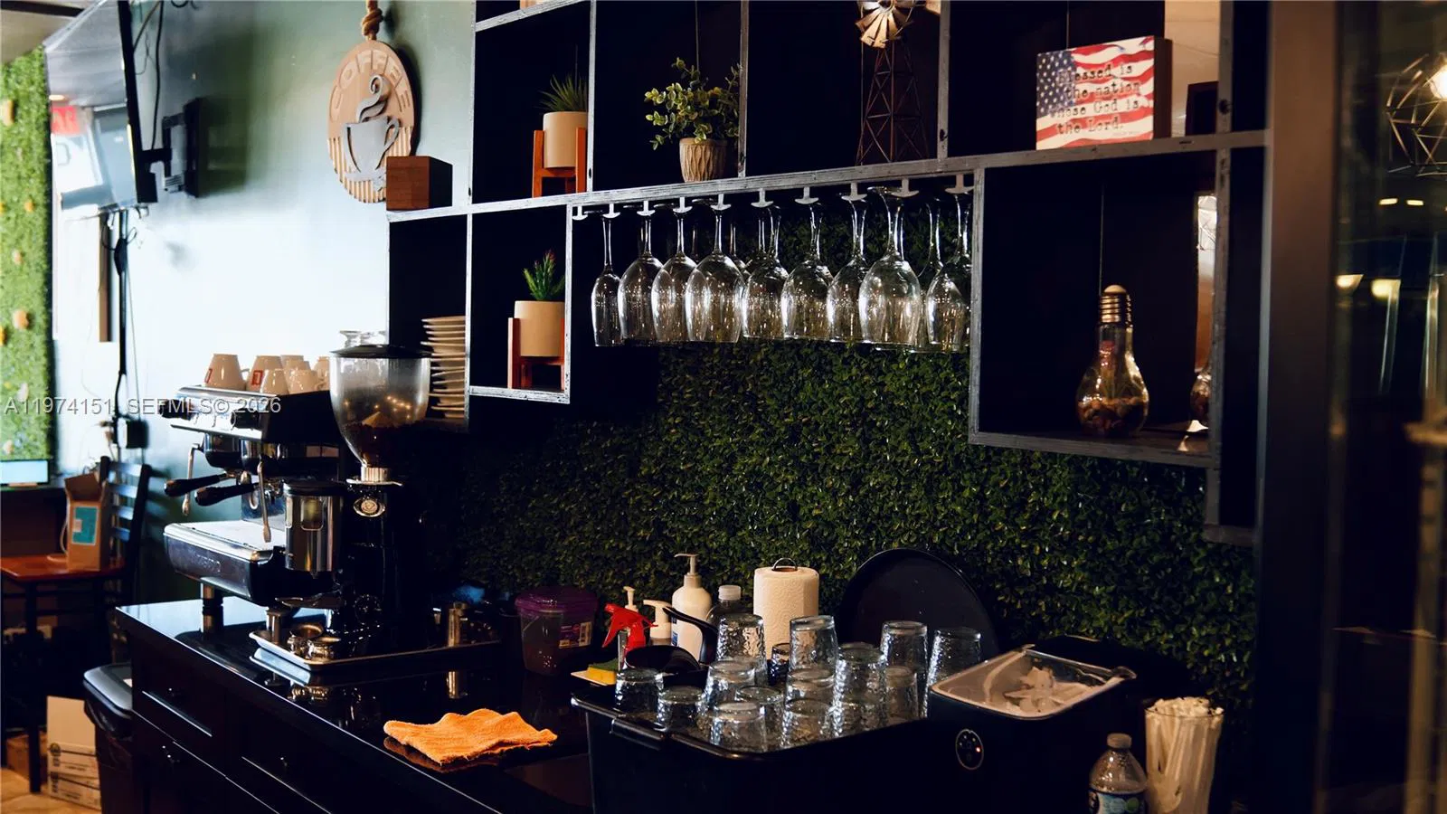 Established Restaurant with High Visibility and Loyal Clientele