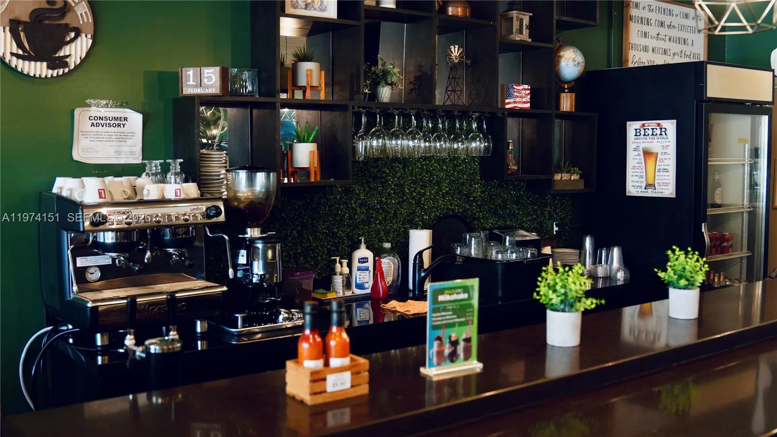 Established Restaurant with High Visibility and Loyal Clientele