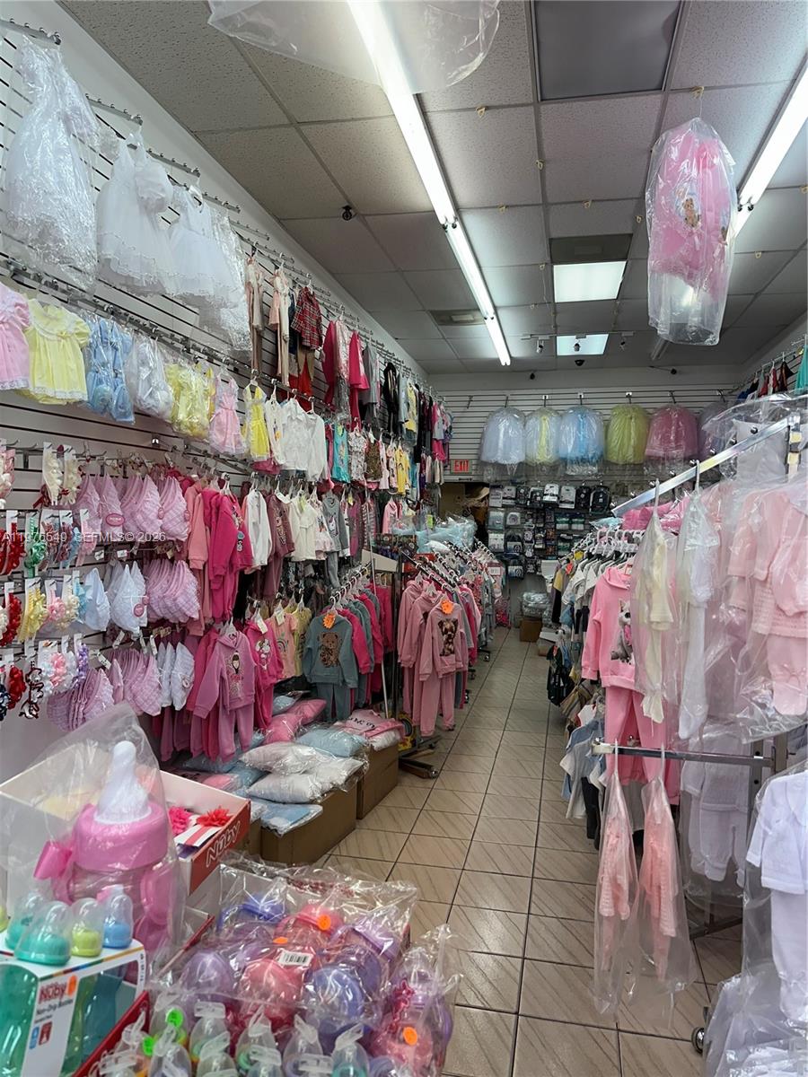 Established Children's Clothing Store with Loyal Customer Base