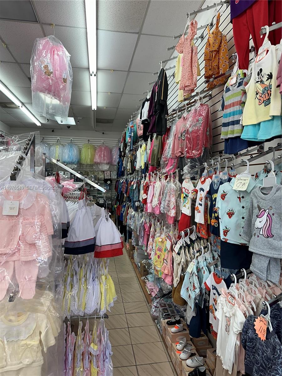 Established Children's Clothing Store with Loyal Customer Base