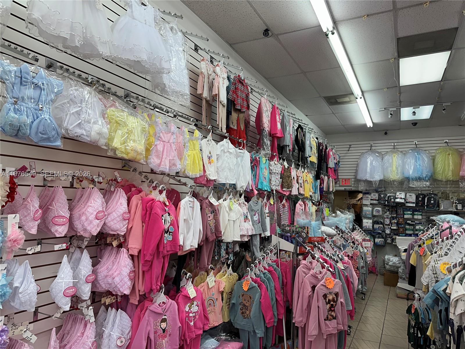 Established Children's Clothing Store with Loyal Customer Base