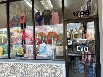 Established Children's Clothing Store with Loyal Customer Base