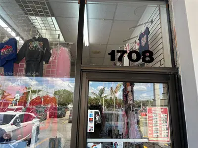 Established Children's Clothing Store with Loyal Customer Base