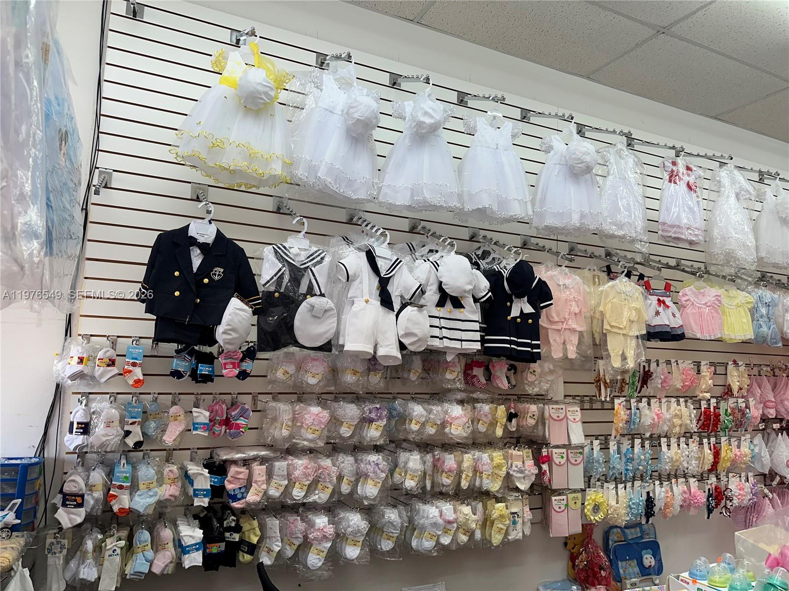 Established Children's Clothing Store with Loyal Customer Base