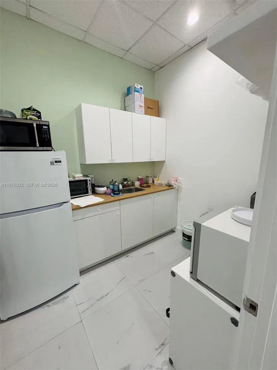 Turnkey Nail Salon with Over 3,200 Registered Clients