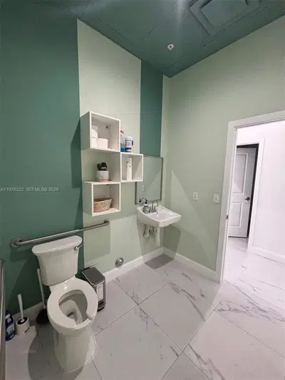 Turnkey Nail Salon with Over 3,200 Registered Clients