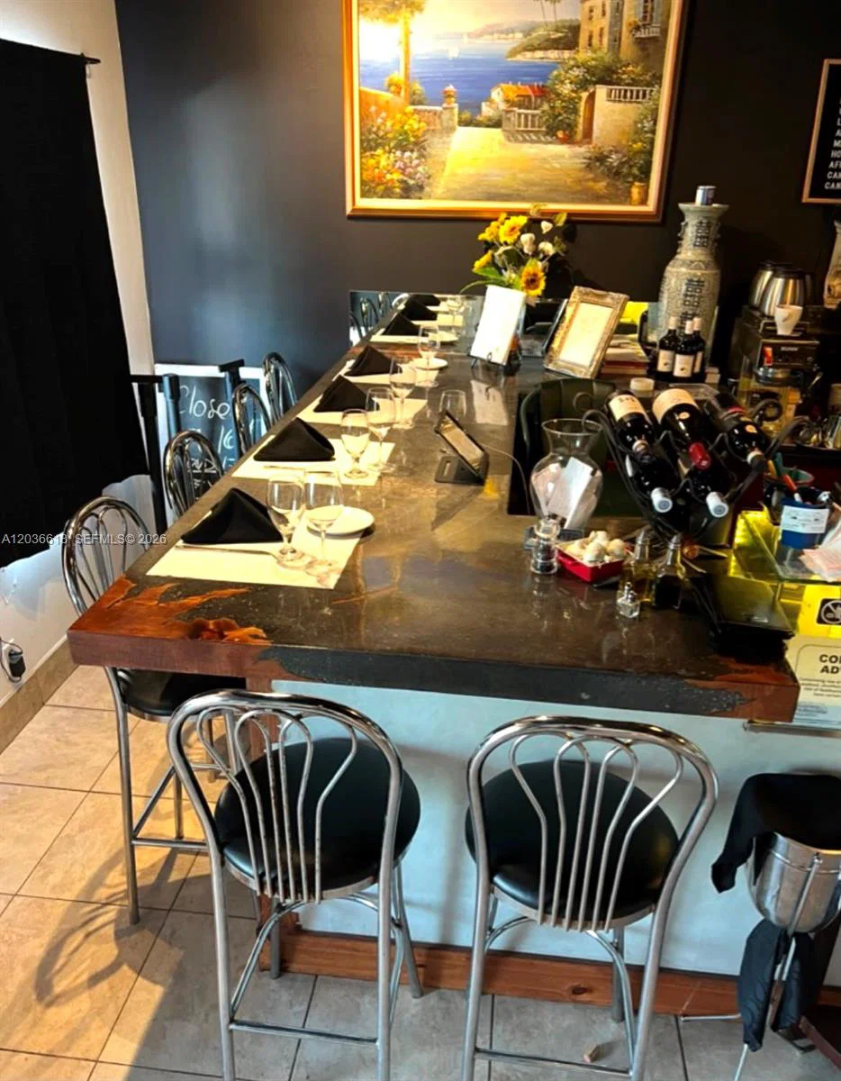 Established Italian Restaurant with Prime Ocean Boulevard Location