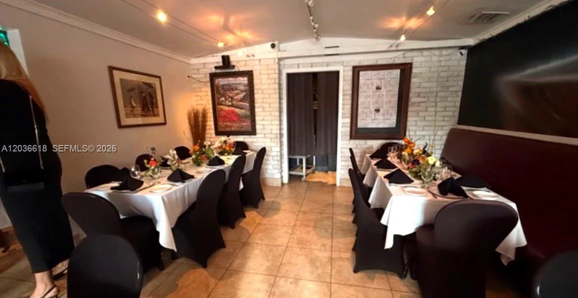 Established Italian Restaurant with Prime Ocean Boulevard Location