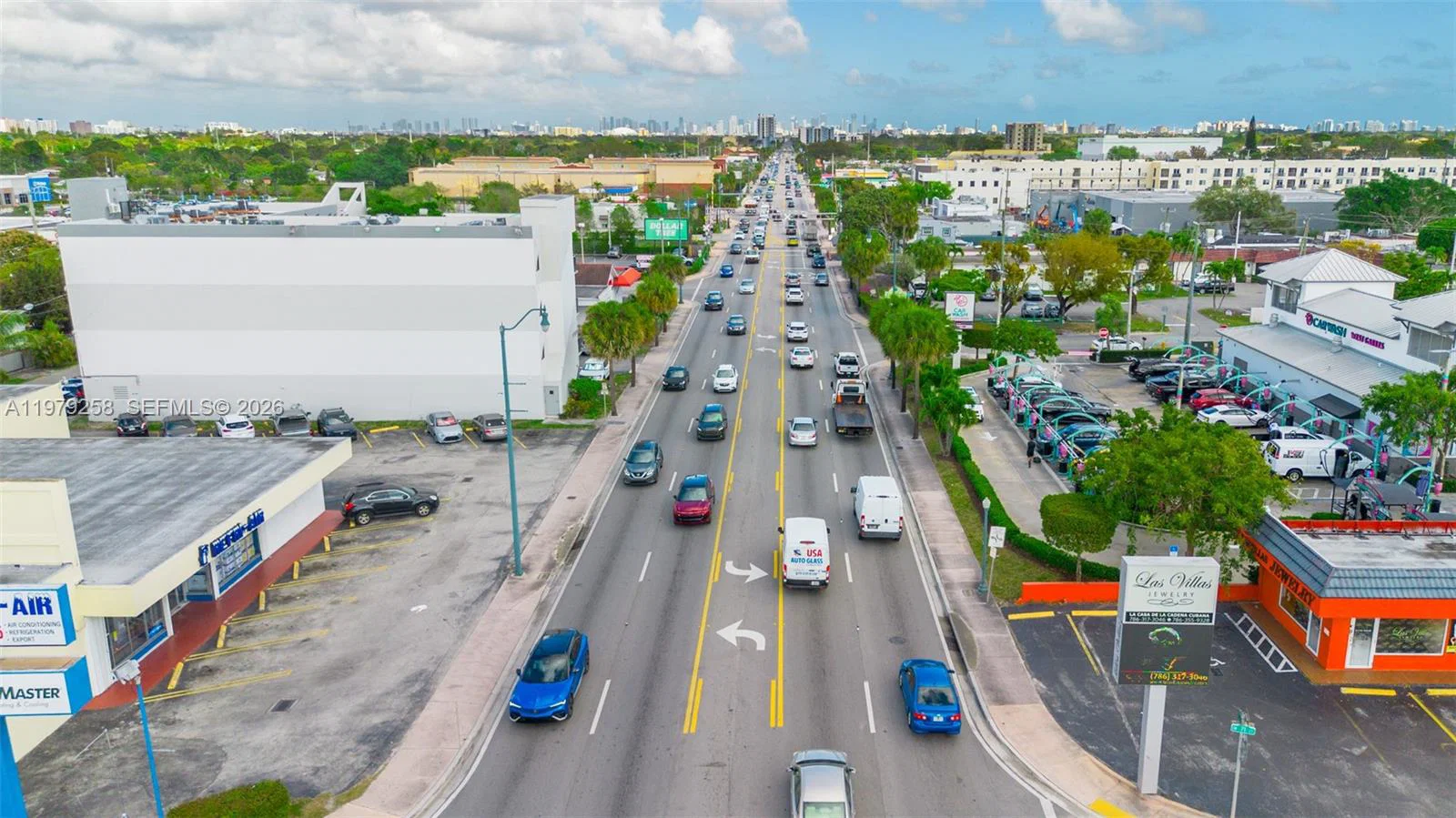 Profitable Retail Business with High Visibility on Calle 8