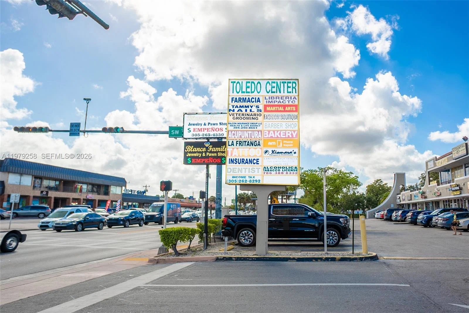 Profitable Retail Business with High Visibility on Calle 8