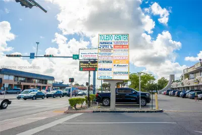 Profitable Retail Business with High Visibility on Calle 8