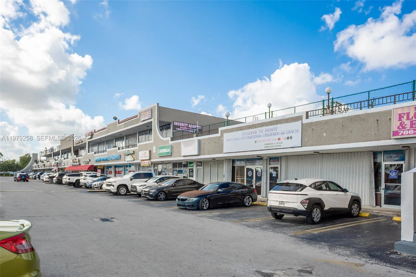 Profitable Retail Business with High Visibility on Calle 8