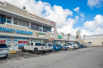 Profitable Retail Business with High Visibility on Calle 8