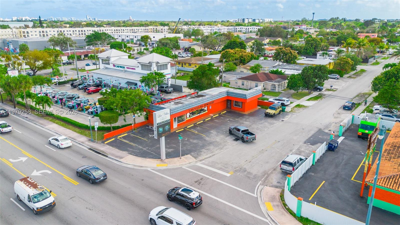 Profitable Retail Business with High Visibility on Calle 8