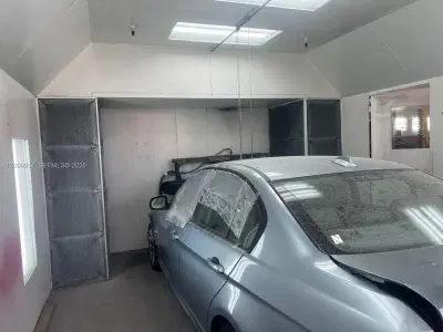 Established Automotive Body Shop with Existing Client Network