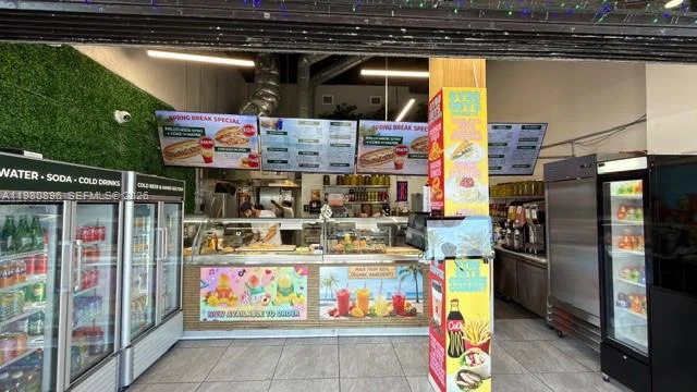 Premier Gyro Restaurant with 5 Star Reviews and Beer and Wine License