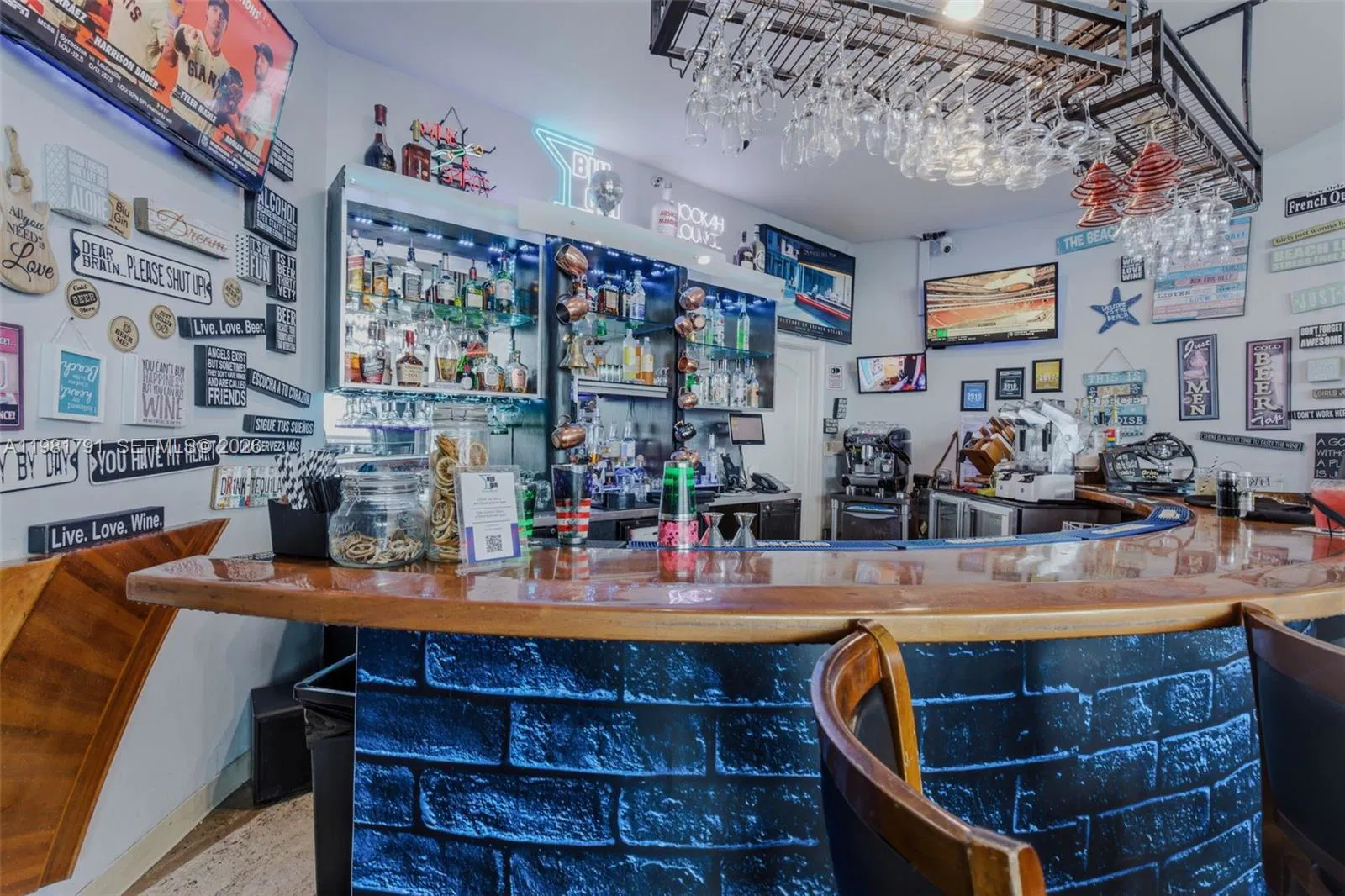 Complete Oceanfront Restaurant and Lounge Asset Package