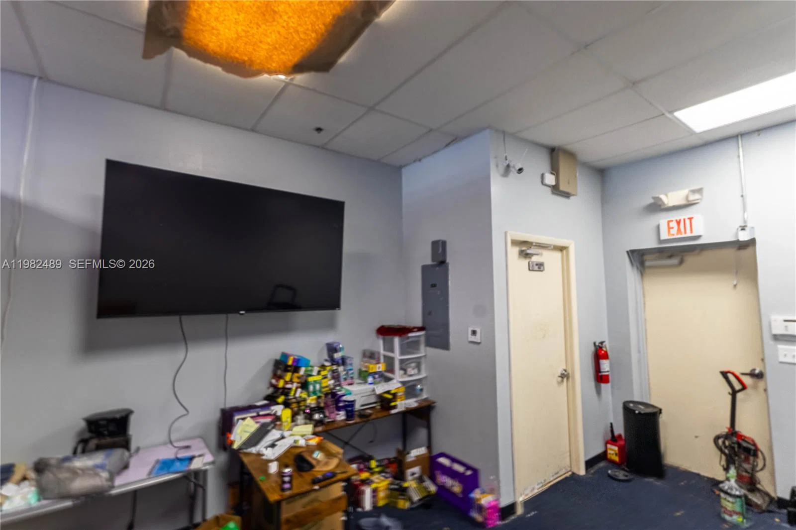 Turnkey Smoke Shop with High Visibility and Steady Foot Traffic