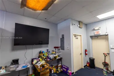 Turnkey Smoke Shop with High Visibility and Steady Foot Traffic